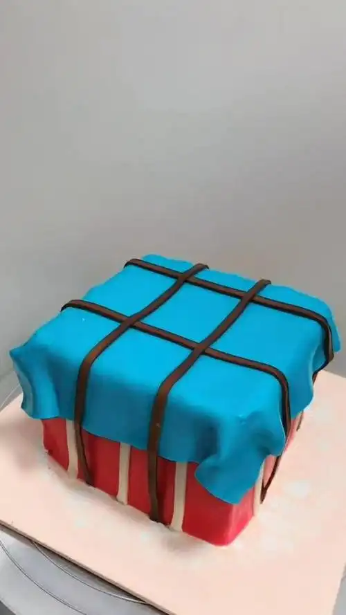 这是一款空投蛋糕,看起来还挺像的,很厉害!