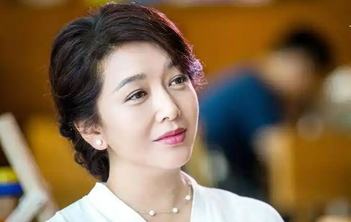 江珊,靳东爱过的女人,出道即巅峰,年轻时的她是真的美_自然_内地_杜梅