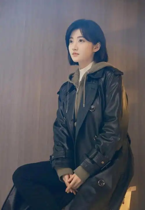 景甜发文周五愉快微博晒美图状态满分