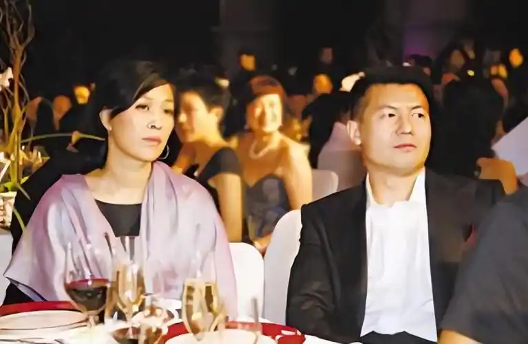 回顾好男人孟桐39岁娶未婚生子的那英用爱治愈继子半生