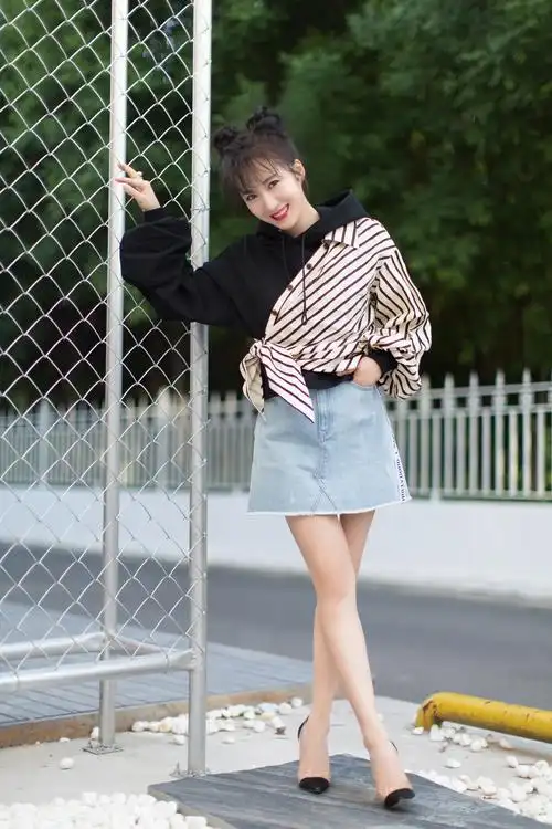 李念秋日写真曝光 开学季的你还缺一套这样的搭配