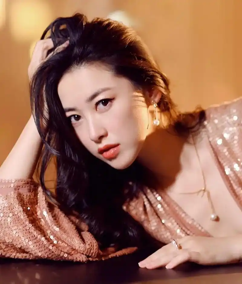 朱珠,风姿卓越,气质出众的写真!_高清图集_新浪网