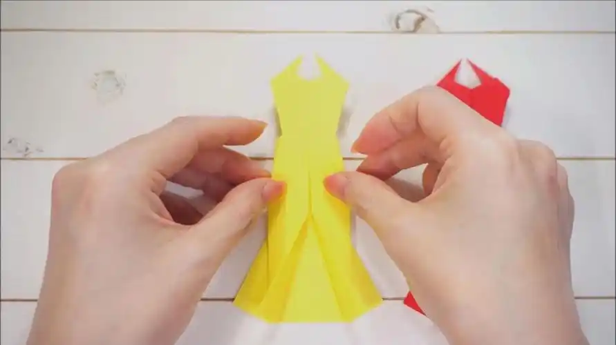 手工折纸:教你折一条漂亮的连衣裙