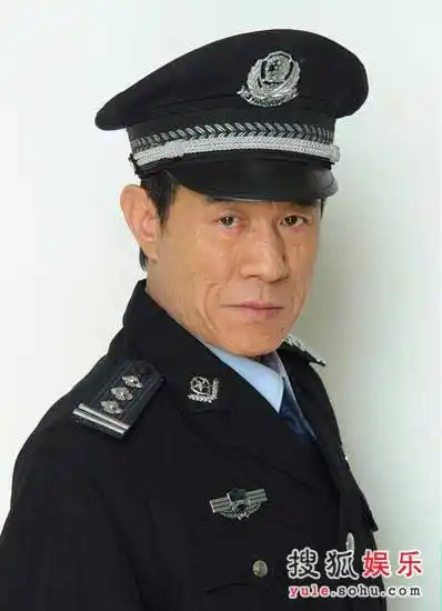 日前正在江苏,浙江,贵州三省卫视热播,老戏骨杜志国在剧中饰演老刑警"