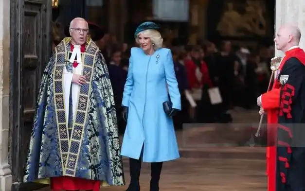 穿淡蓝色风衣嫩翻,威廉也对她尊敬有加|公爵|查尔斯|驯养动物|英国