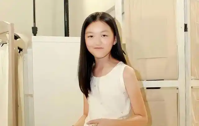 王菲李亚鹏之女李嫣天生唇腭裂,却活成了别人最羡慕的样子