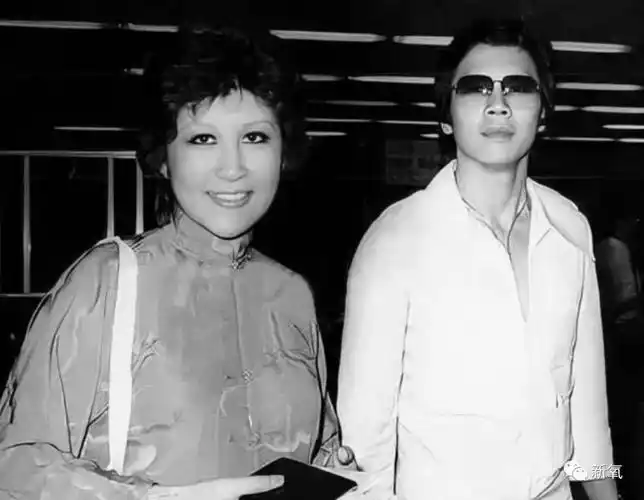 向华强在京城被白小航掌掴,向太挺身护夫,丁佩连夜给表哥打电话_服务