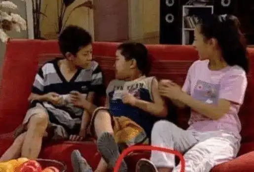 《家有儿女》穿帮镜头,至今无人察觉,网友:原来杨紫家这么穷