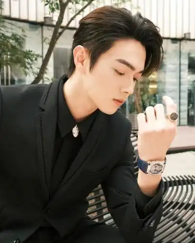 被许凯的"痞帅"迷住,霸榜2021的男明星,"中国审美"出圈了!