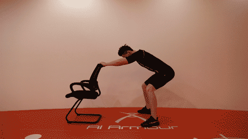 斜方肌拉伸保持身体平衡,左斜方肌持续有拉伸感,换边.