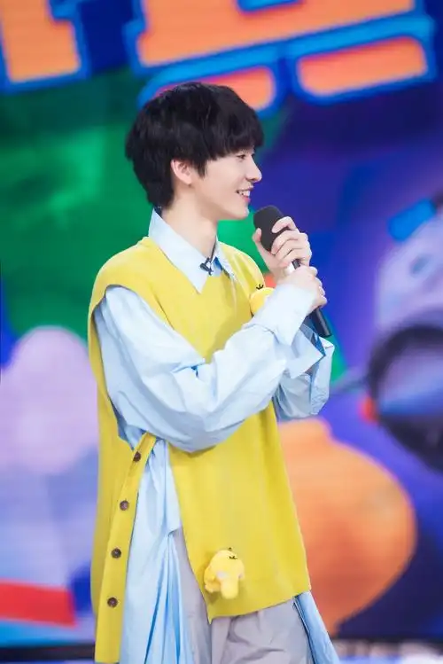 连淮伟天天向上首秀可爱值飙升自创舞蹈悠悠球大秀养眼吸睛