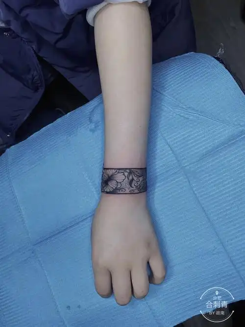 素花手环遮盖旧纹身