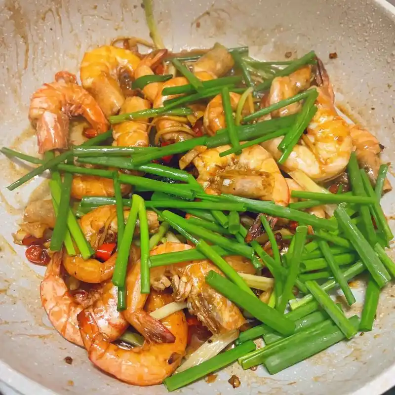 超好吃的家常菜.油焖大虾 06食材:虾08 蒜 葱 姜 小米 - 抖音