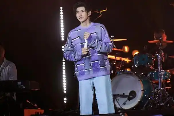 甚至有网友发现直到现在王源还没有从伯克利毕业,而和他差不多时期