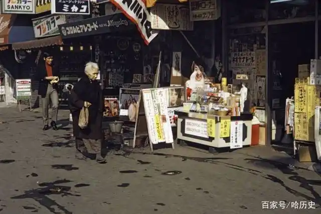 老照片:1960-70年代日本东京,女生穿着时尚,银座街区繁华异常