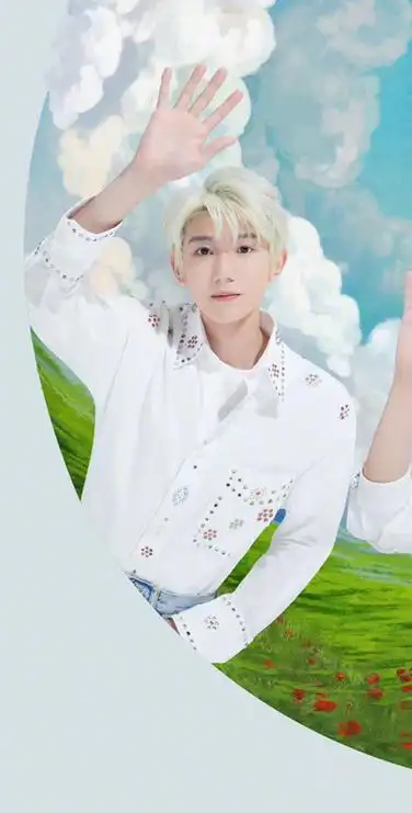 王源亮钻白衬衫#王源亮钻白衬衫造型写真双手插兜,绿色头发好帅 !!