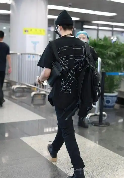 陈坤越来越有硬汉味了穿军装剪寸头真有军人样新剧绝对要爆火