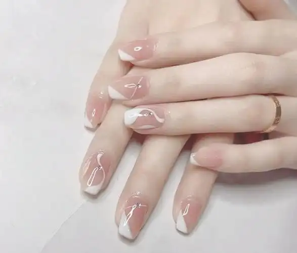 2021最流行的斜边法式指甲款式