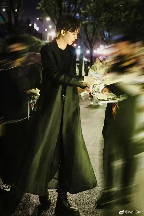 这照片拍的,简直了,大片既视感#刘宇宁#.摩登兄弟超话.