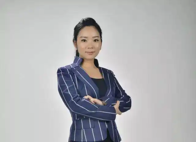 必定是来自浙江广电的房产大咖评论员裘维维,所讲述的大海宁未来趋势