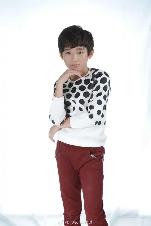 宋亚轩童年节目录制旧照