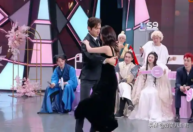 钟汉良谭松韵甜蜜共舞镜头捕捉到他手放的位置人品如何很显然