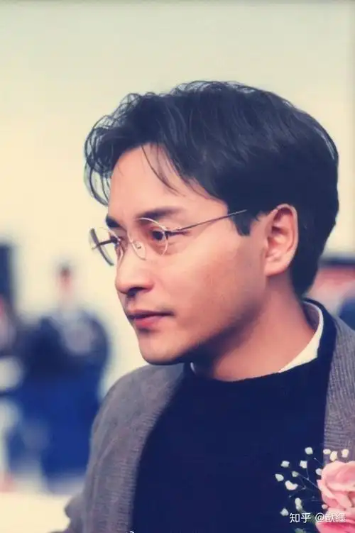 为什么大家都认为张国荣长得很帅风华绝代不是很普通吗