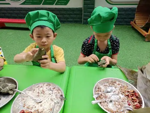 浓浓粽香,传情你我――东洲幼儿园中二班端午节包粽子实践活动小记
