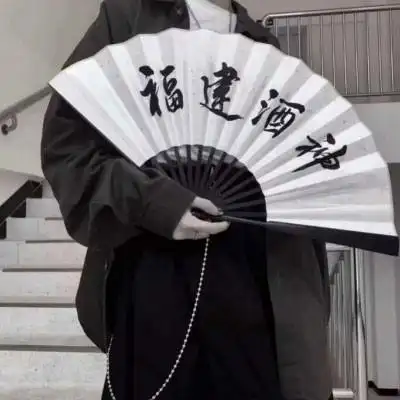 拿扇子的男生头像