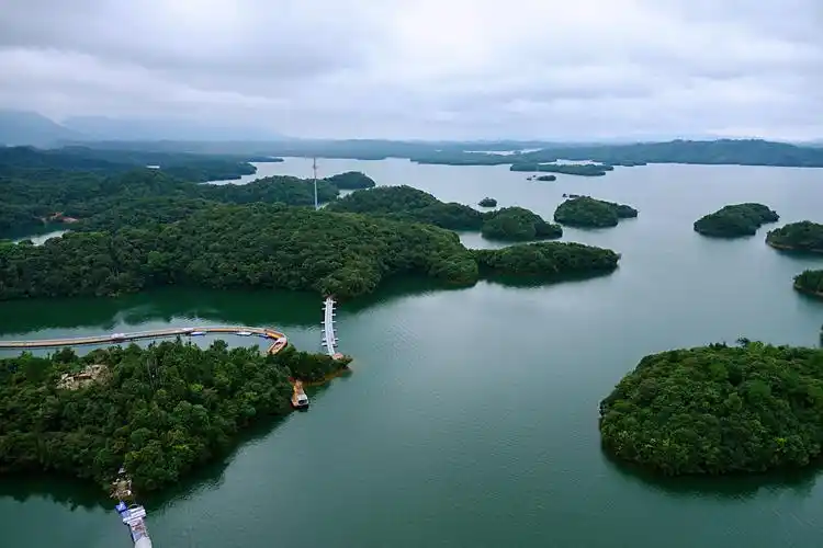 庐山西海风光秀,云淡天高修河流. 2020年9月