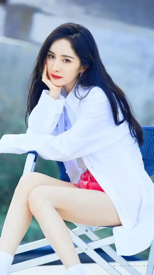 杨幂白衬衫写真大片