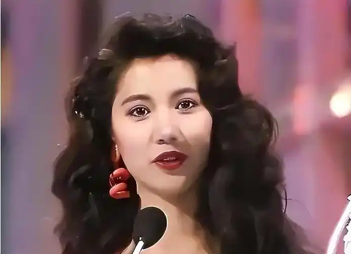 袁咏仪大家都知道吧,她是1990年香港小姐选美冠军,简直美的不可方 ..