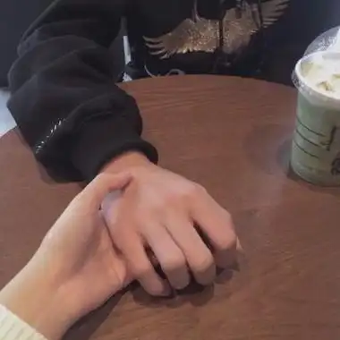 允言情侣牵手头像心脏的起搏点