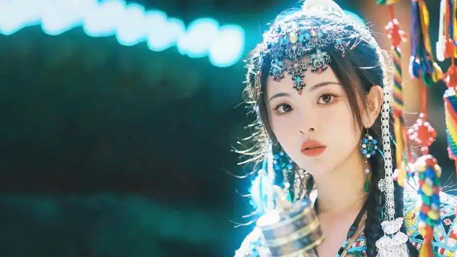 请问有没有适合做电脑壁纸的杨超越图片?