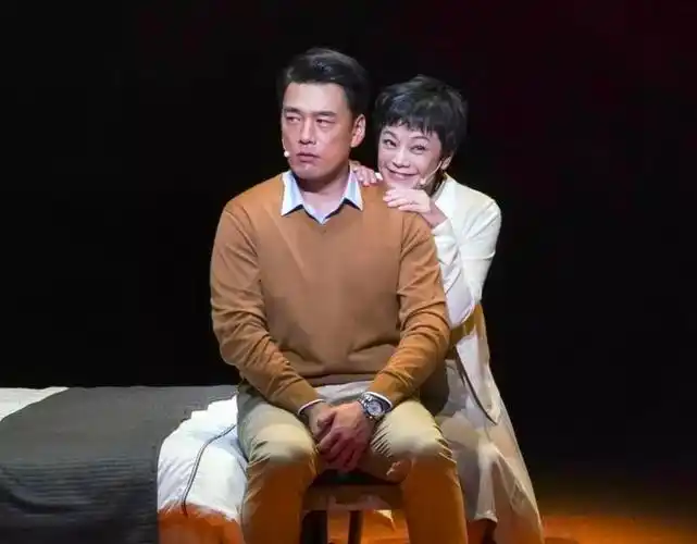 王耀庆老婆照片("霸道总裁"王耀庆,为省房租娶房东女儿,结婚21年零