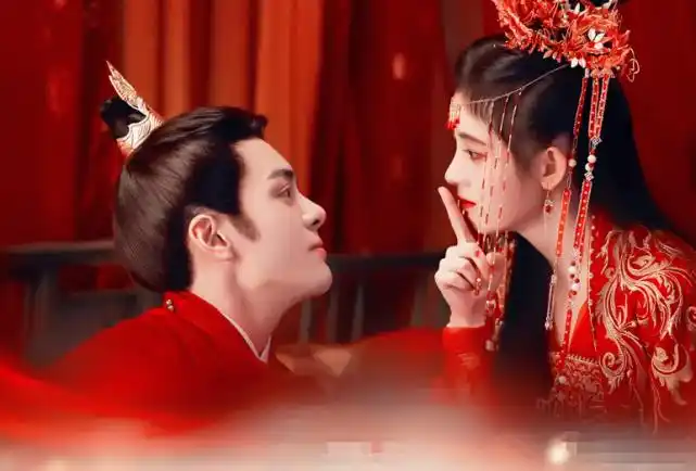 鞠婧祎曾舜晞婚服造型二人好有夫妻67感67服装却被批网红风