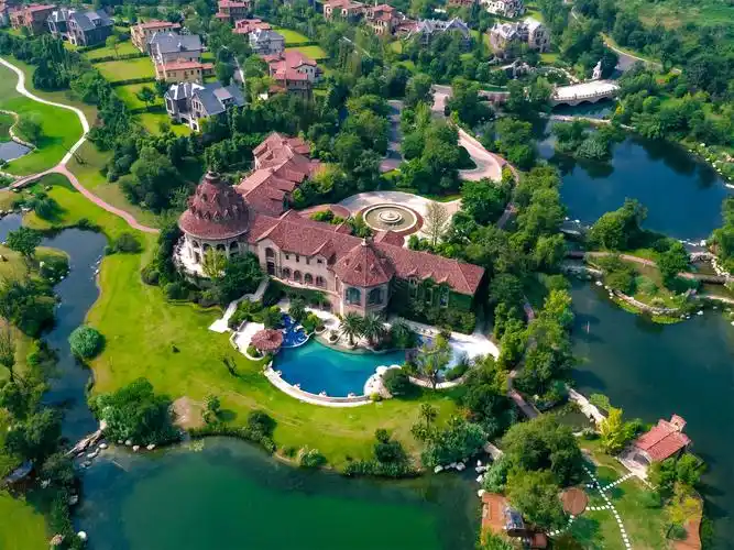 醉美黄龙溪谷,为您推荐最大666平米的庄园独栋,1100万!