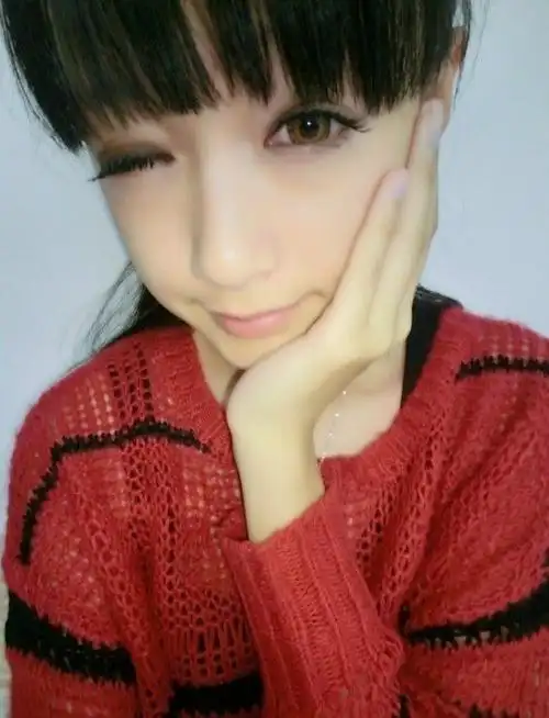 超萌女生透明qq皮肤大图:写不出我脑里对你缠绵的想念_www.9inx.com