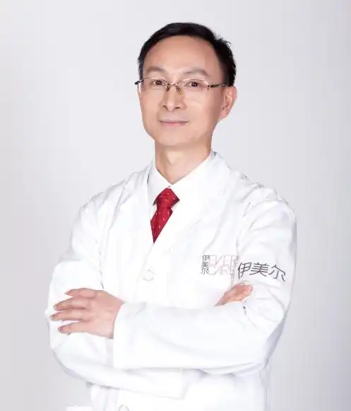 北京伊美尔东方美眼术眼部综合整形专家何祯平