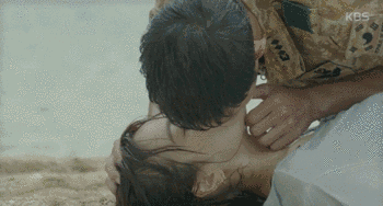 今天国际接吻日,你收到宋仲基和宋慧乔的狗粮了吗?