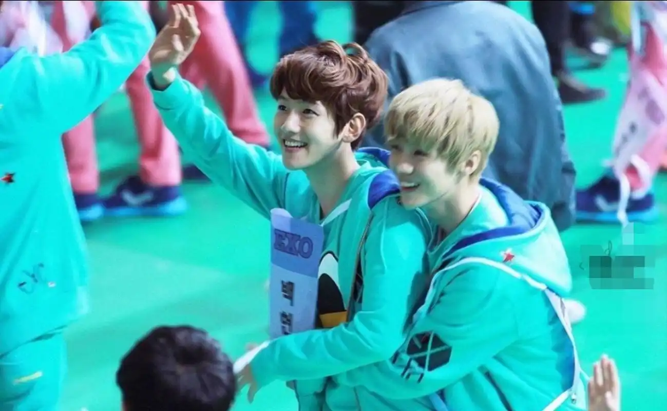 这是如今最新综艺五哈中的鹿晗,这是近期饭拍的边伯贤,如今两位都三十