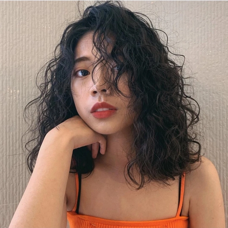 2020秋冬流行全头烫发型20款,蓬松保暖又洋气,你烫同款了吗