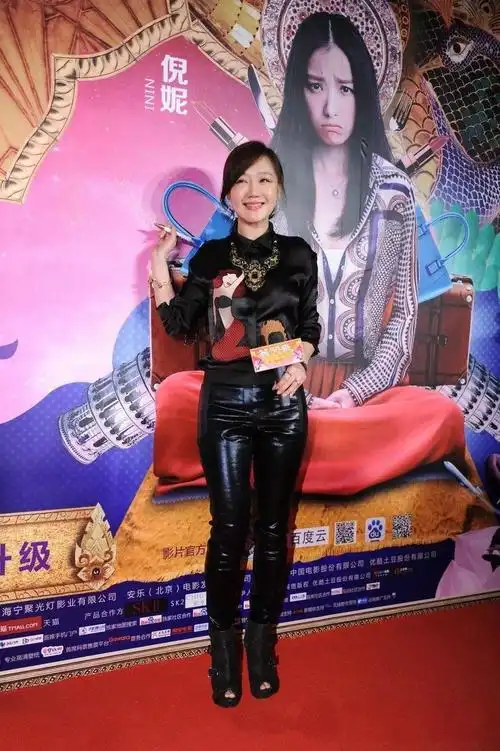 薛佳凝找到了哈妹感觉,公主裙美翻了!