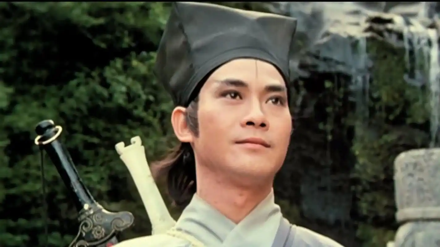 武侠经典,郑少秋不愧为古装美男子,举手投足尽显大侠风范