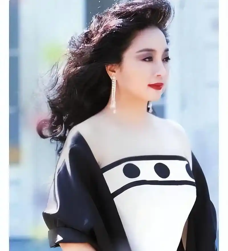 徐小凤:坚持自己的信仰 徐小凤,中国的音乐传奇,她的故事充满了坚持和