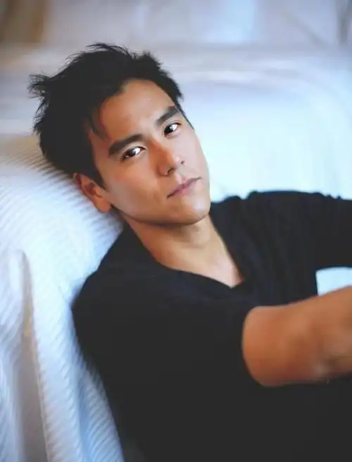 聚餐彭于晏竟坐在身后?幸运女粉丝兴奋求抱抱