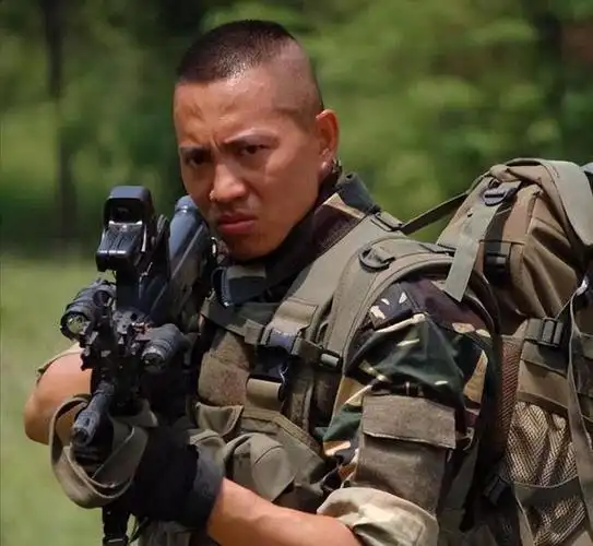 回顾谷智鑫:34岁拍戏坠马瘫痪,女友照顾他8年,未办婚礼成遗憾