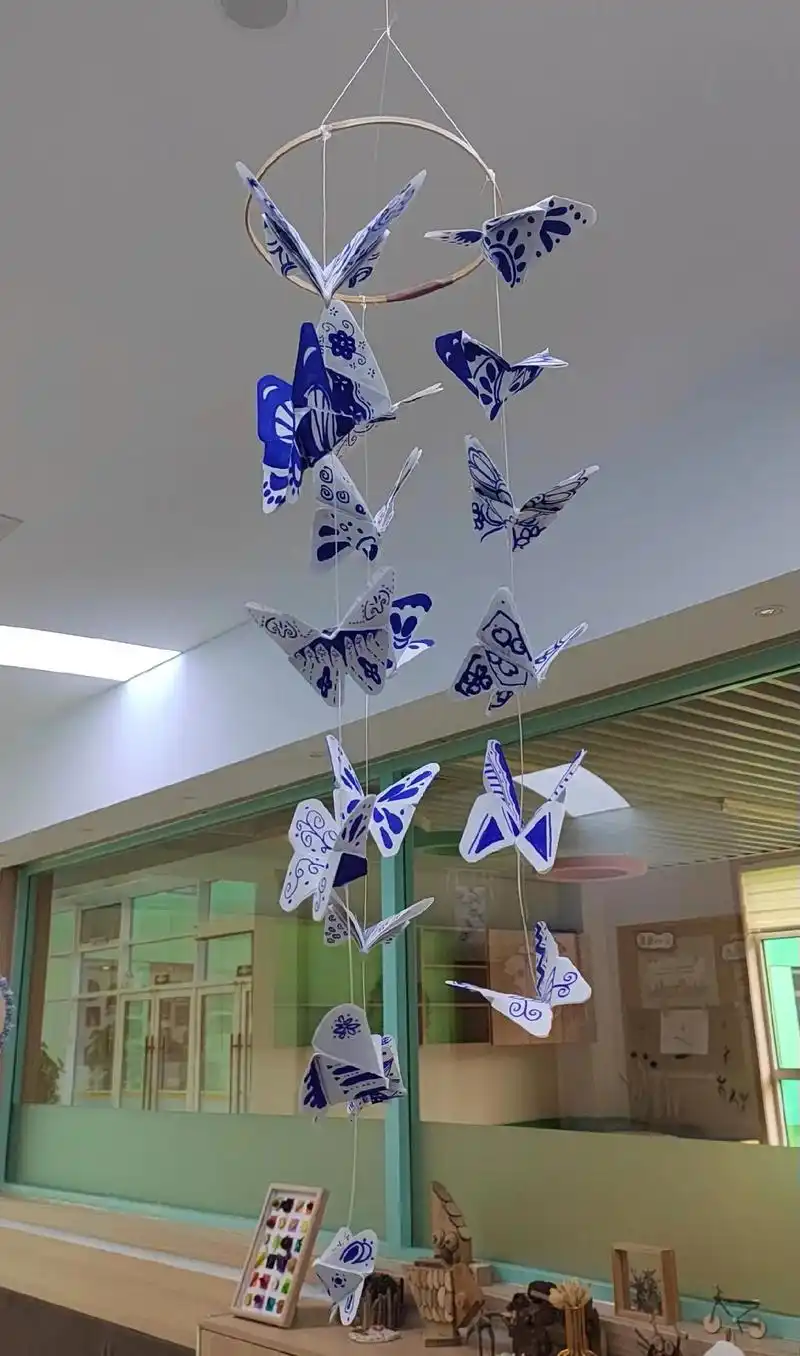 中国风青花瓷元素吊饰环创.#幼儿园环创 #幼师必备 #幼儿园 - 抖音