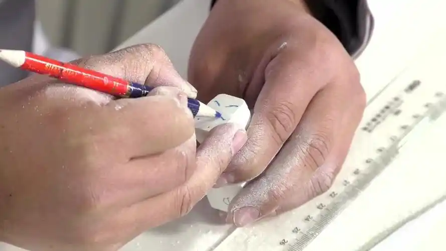 右下颌第一磨牙2倍石膏牙雕刻