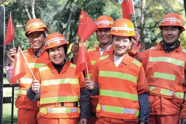 与国旗合影 为祖国祝福